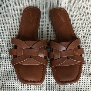 NWOT Universal Thread Edna Slide Sandals with Memory Foam